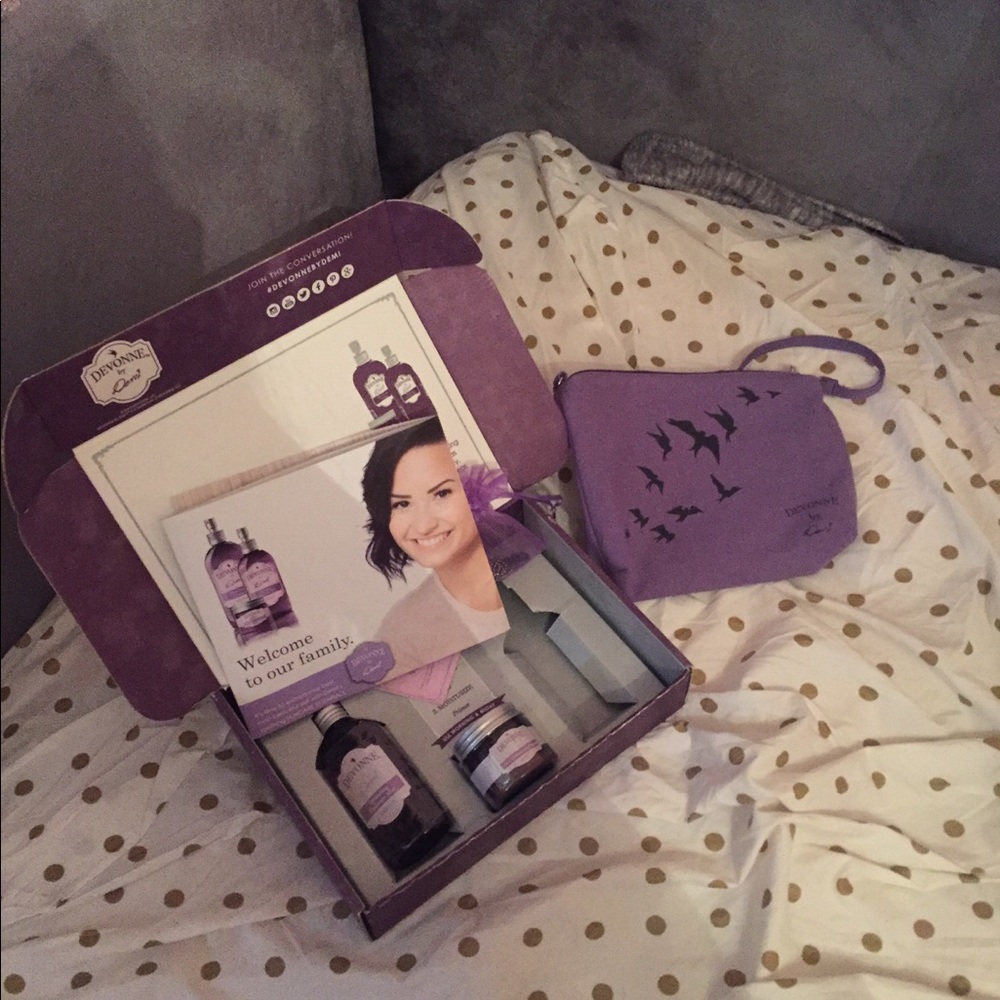 Devonne by Demi set